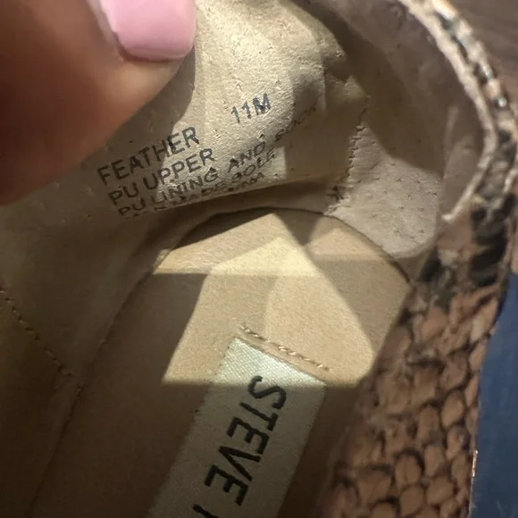 Steve Madden Cream and neutrals Flats with Snakeskin Pattern - Picture 5 of 6